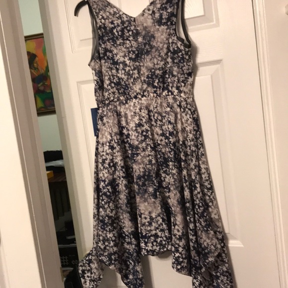 NWT Simply Vera Gray and White Patterned Dress - Picture 7 of 7